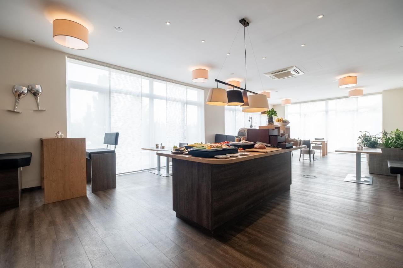 Amaro Hotel Bergkirchen  Bagian luar foto