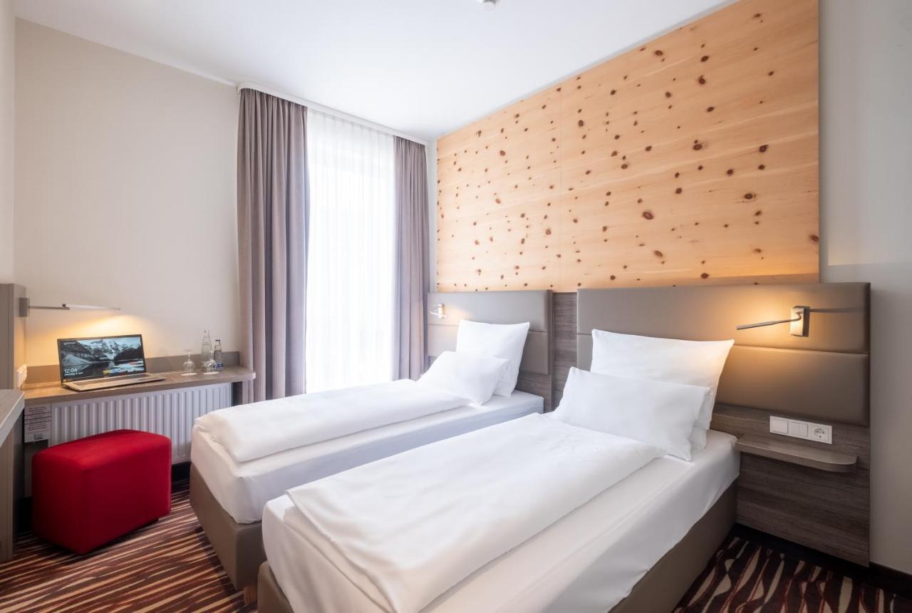 Amaro Hotel Bergkirchen  Bagian luar foto