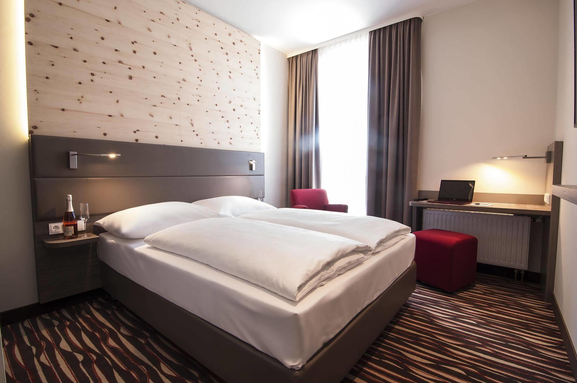 Amaro Hotel Bergkirchen  Bagian luar foto