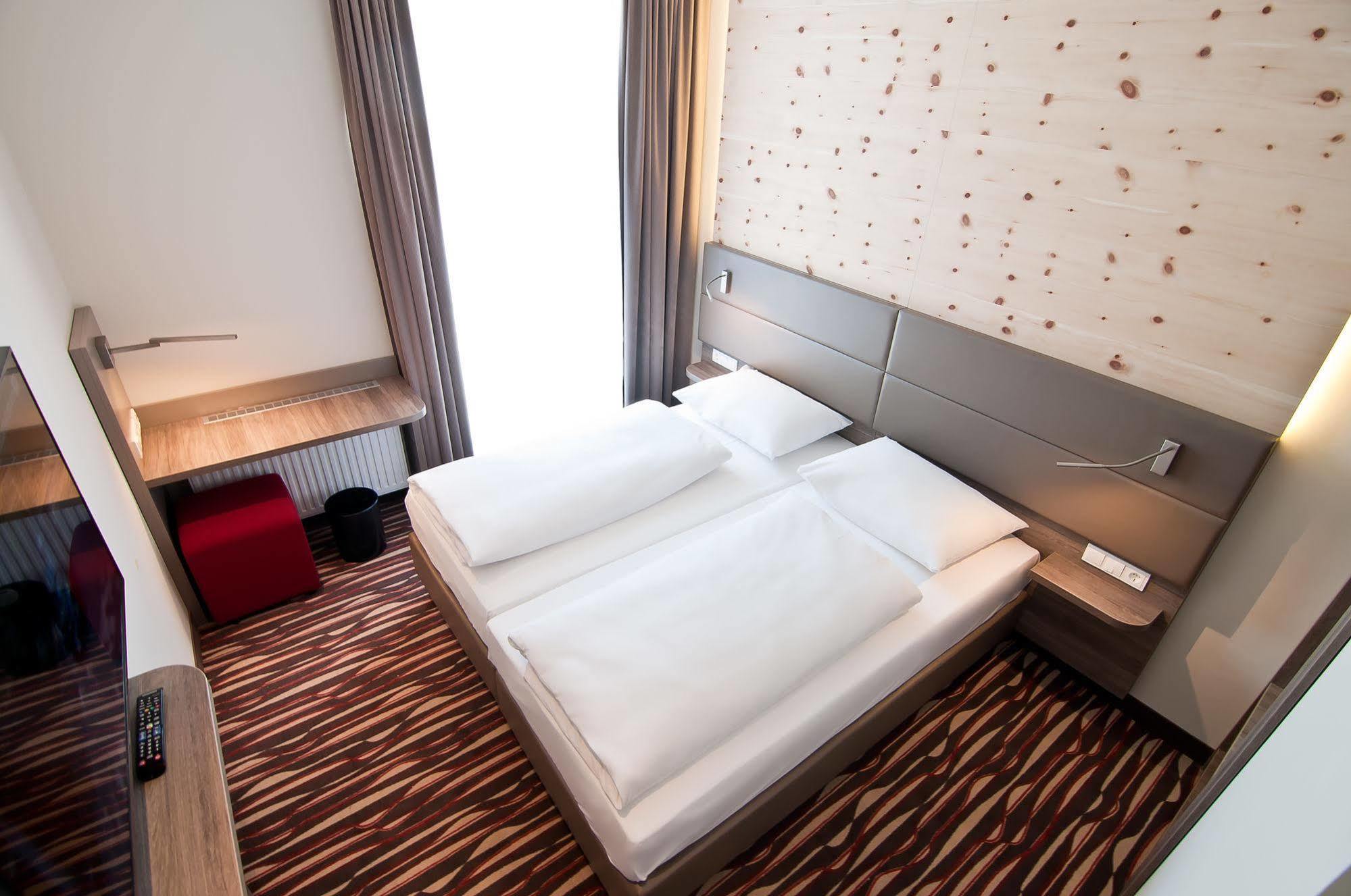 Amaro Hotel Bergkirchen  Bagian luar foto
