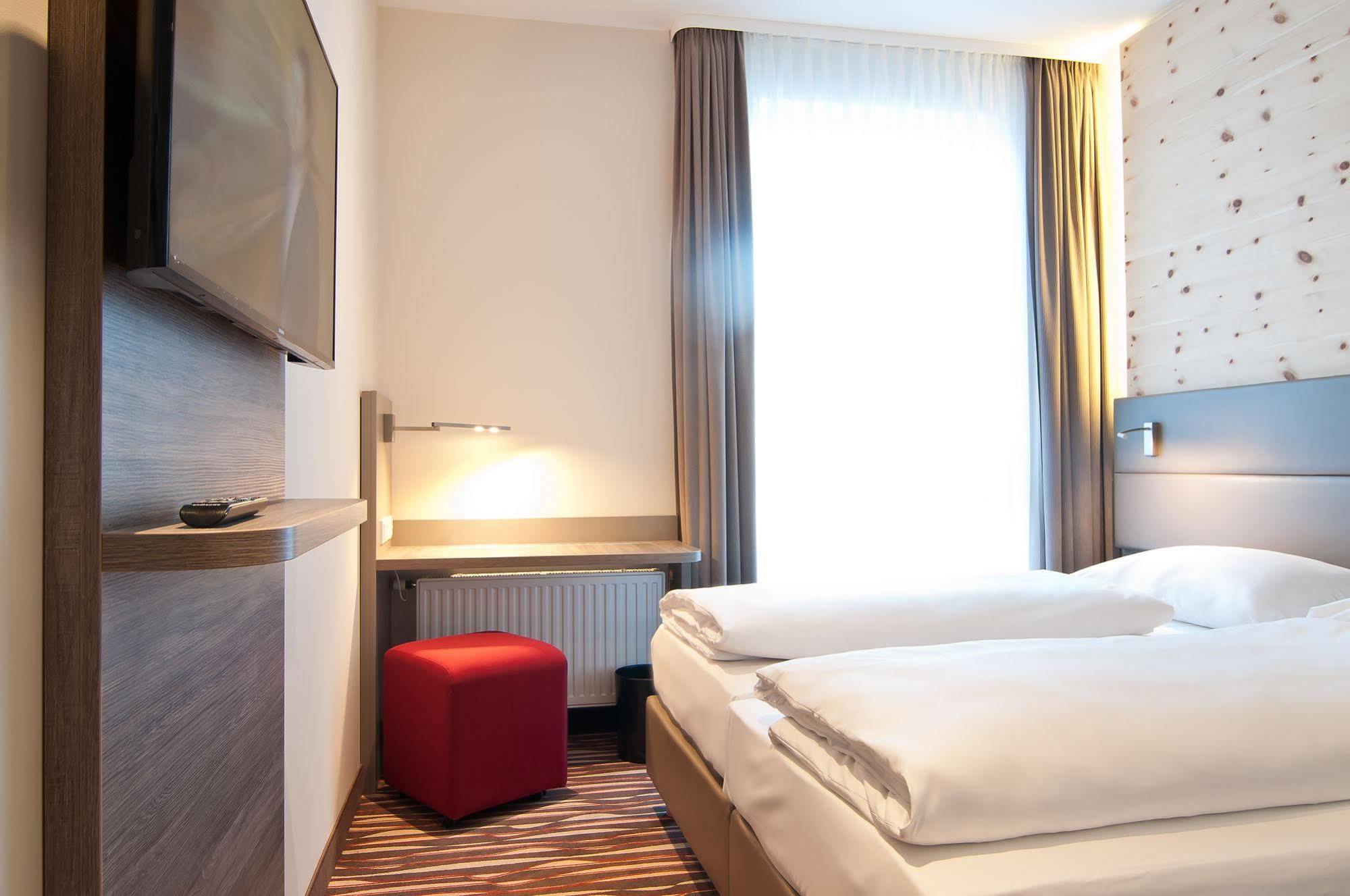 Amaro Hotel Bergkirchen  Bagian luar foto