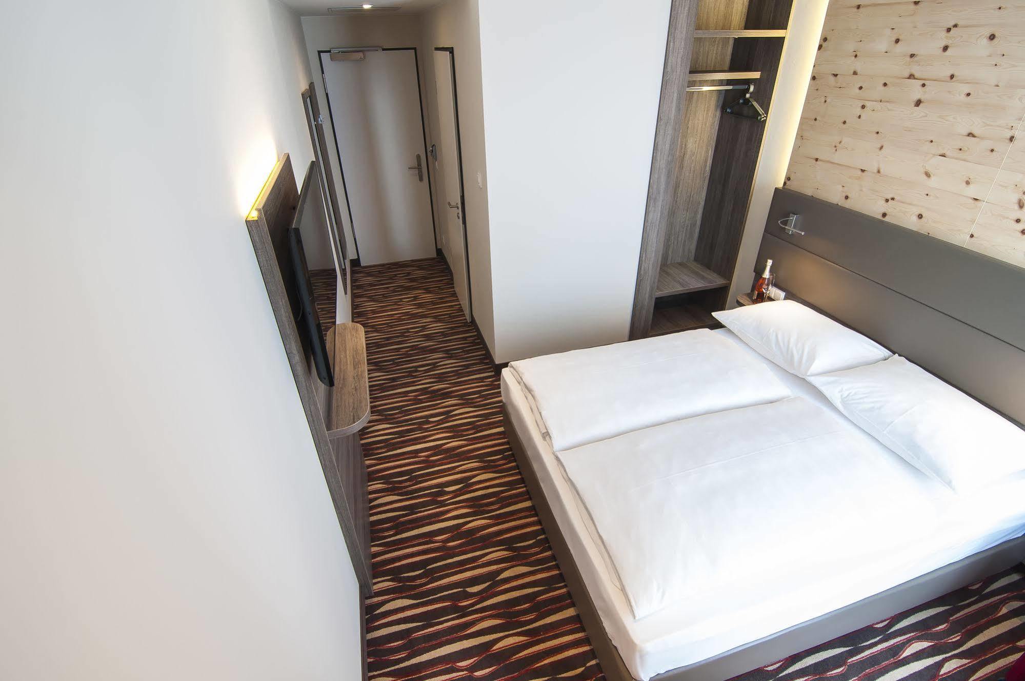 Amaro Hotel Bergkirchen  Bagian luar foto