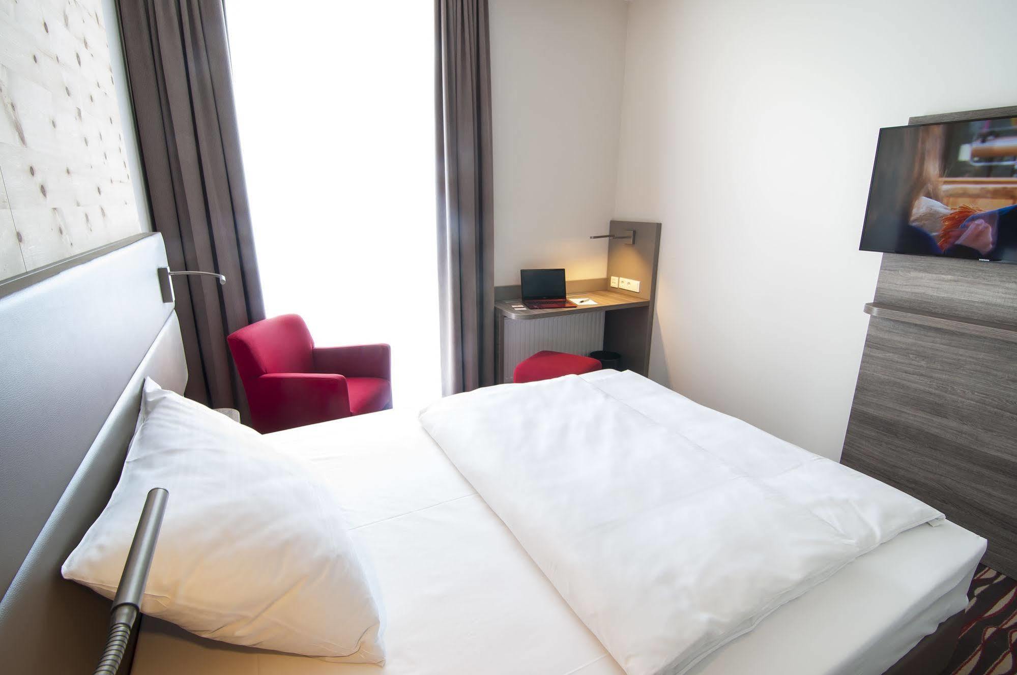 Amaro Hotel Bergkirchen  Bagian luar foto