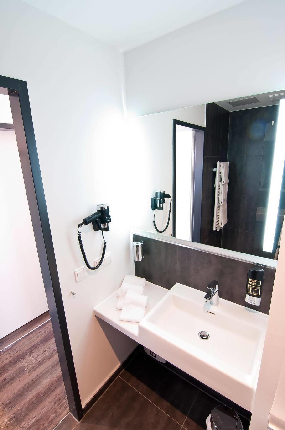 Amaro Hotel Bergkirchen  Bagian luar foto