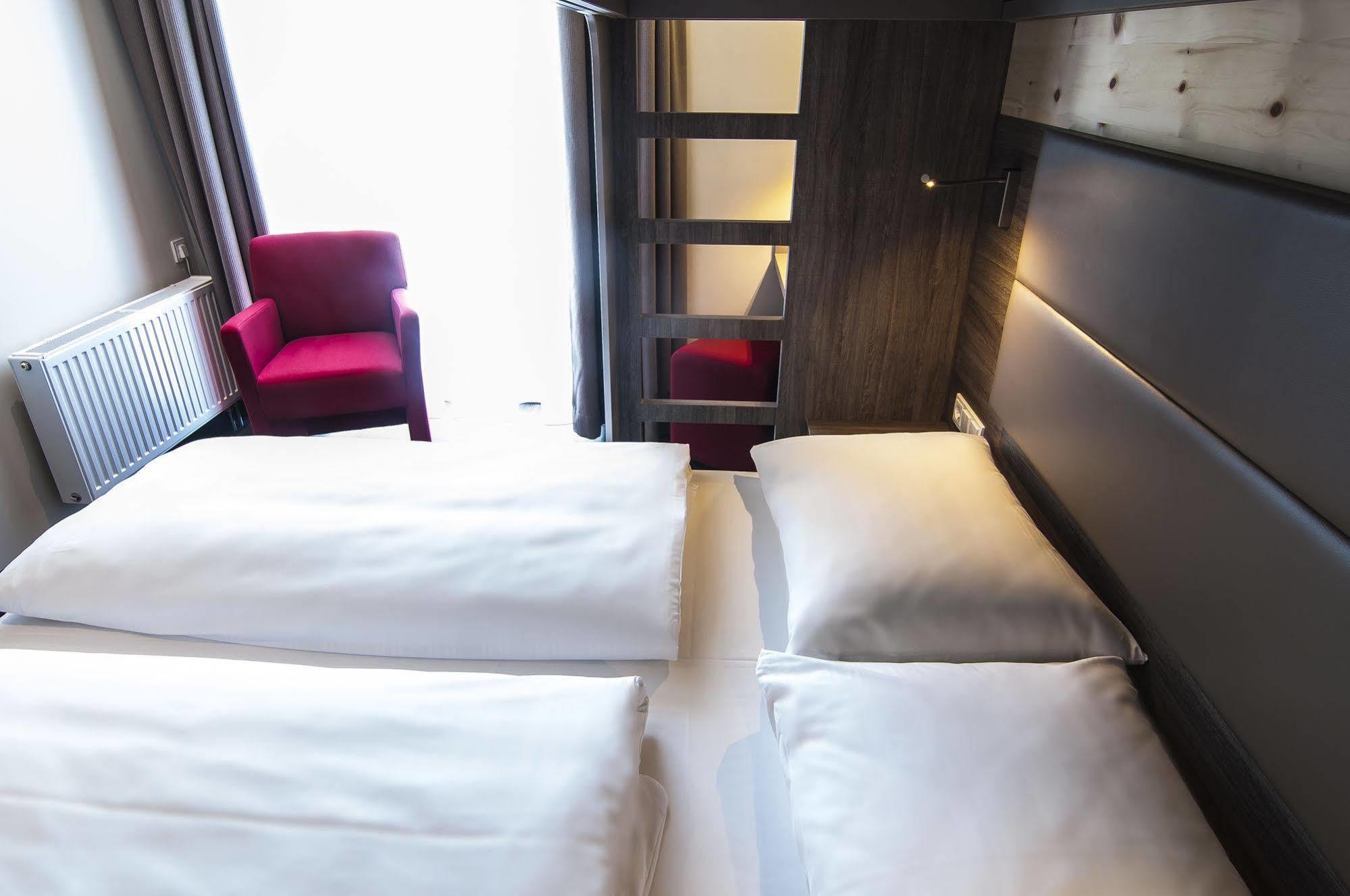 Amaro Hotel Bergkirchen  Bagian luar foto